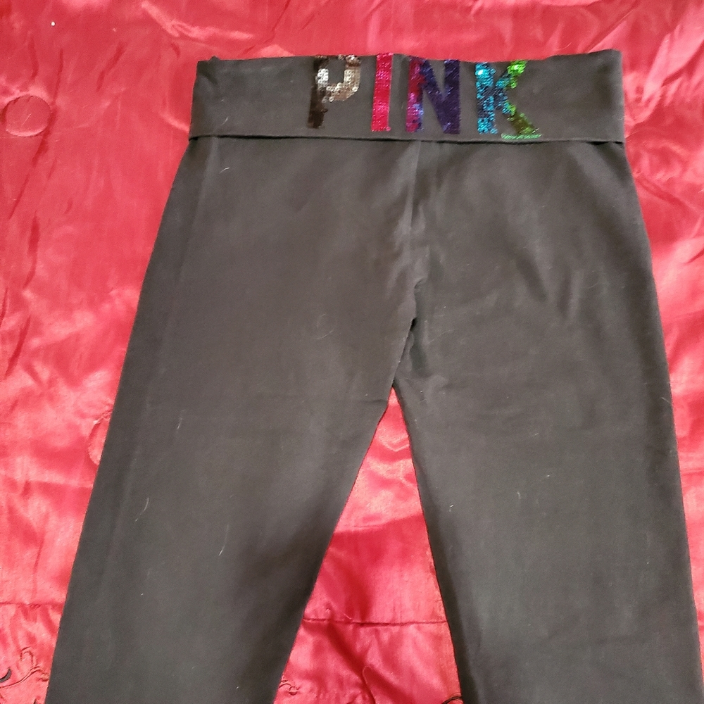 VS Pink yoga capris